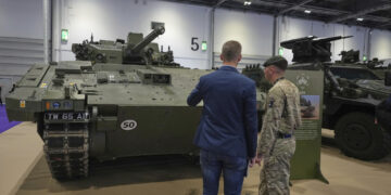 El Reino Unido suspende las pruebas del vehículo blindado Ajax por problemas de salud