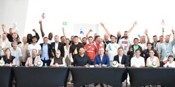 El mariachi y el brindis ponen el corazón en el Mundial de Socca en Cancún