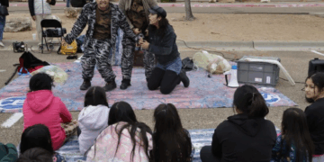 El teatro llega a la Caravana Migrante para alegrar a los niños en su camino