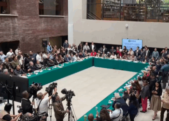 #VIDEO:Entre gritos de "¡Traidores!" aprueban la Ley de Aguas en comisiones