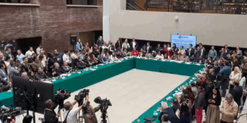 #VIDEO:Entre gritos de "¡Traidores!" aprueban la Ley de Aguas en comisiones