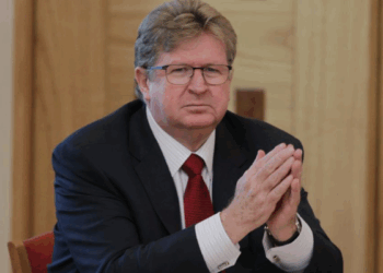 Exigen a Europa dejar de financiar al grupo minero de Germán Larrea