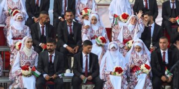 «Boda masiva en Gaza une a 50 parejas en medio de la devastación de la guerra»