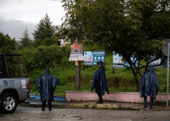 Fuertes lluvias en Tuxtla Gutiérrez provocan arrastre de vehículos y caída de árboles