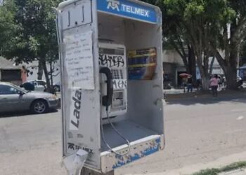 «Casetas telefónicas en desuso saturan el espacio público en la Ciudad de México»