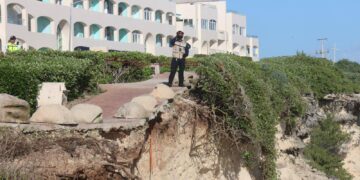Gobierno de Isla Mujeres atiende de emergencia la erosión en los acantilados para evitar riesgos