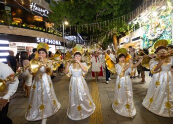 Gran Desfile Navideño llena de alegría la Quinta Avenida de Playa del Carmen