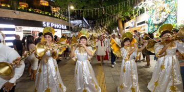 Gran Desfile Navideño llena de alegría la Quinta Avenida de Playa del Carmen