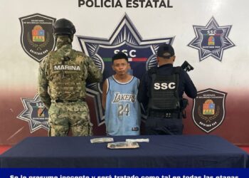 Grupo Orión y Marina detienen a sujeto tras ser sorprendido en motocicleta manipulando y olfateando bolsitas con presunta marihuana
