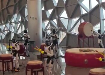 Robots en China sorprenden con tambores tradicionales en un espectáculo tecnológico