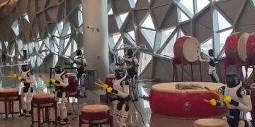 Robots en China sorprenden con tambores tradicionales en un espectáculo tecnológico