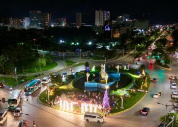 Inicia la magia de la Navidad en Cancún con el encendido de glorietas