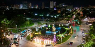 Inicia la magia de la Navidad en Cancún con el encendido de glorietas
