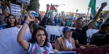 «Juez frena orden de Trump para desplegar la Guardia Nacional en Los Ángeles»