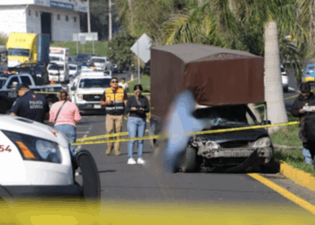 Lamentable accidente de tránsito en Veracruz deja una policía fallecida y su hija herida