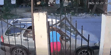 Le ofrecieron una despensa y le robaron sus pertenencias afuera de su domicilio en Cancún