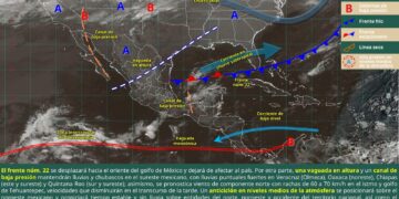 Lluvias fuertes en Quintana Roo mantendrán alerta por viento y niebla Las lluvias fuertes en Quintana Roo continuarán afectando a todo el estado durante las próximas horas, de acuerdo con los reportes meteorológicos más recientes. Estas condiciones estarán acompañadas por rachas de viento de hasta 45 kilómetros por hora, principalmente en zonas donde se presenten tormentas. Autoridades estatales informaron que las lluvias fuertes en Quintana Roo podrían generar afectaciones en vialidades urbanas y carreteras, además de incrementar el riesgo de encharcamientos y baja visibilidad, por lo que se exhorta a la población a mantenerse atenta a los avisos oficiales. Lluvias fuertes en Quintana Roo generan viento y bancos de niebla Además de las precipitaciones, se ha detectado la presencia de bancos de niebla en distintos puntos del estado. Las lluvias fuertes en Quintana Roo han favorecido estas condiciones, las cuales podrían prevalecer durante varias horas y representar un riesgo para automovilistas. Protección Civil recomendó extremar precauciones al conducir, reducir la velocidad y encender las luces del vehículo, ya que la combinación de lluvia, viento y niebla disminuye considerablemente la visibilidad en caminos y carreteras estatales. Lluvias fuertes en Quintana Roo activan recomendaciones de seguridad Ante este panorama, las autoridades reiteraron el llamado a seguir las indicaciones emitidas por las Capitanías de Puerto, especialmente para embarcaciones menores, ya que las lluvias fuertes en Quintana Roo pueden provocar oleaje elevado y condiciones adversas en el mar. Como valor agregado, especialistas en gestión de riesgos señalaron que este tipo de fenómenos incrementa la probabilidad de caídas de ramas, cortes de energía y accidentes viales, por lo que recomendaron asegurar objetos sueltos en viviendas y evitar actividades al aire libre durante las tormentas. Finalmente, las autoridades exhortaron a la ciudadanía a mantenerse informada únicamente a través de canales oficiales y a reportar cualquier situación de emergencia. Las lluvias fuertes en Quintana Roo continuarán siendo monitoreadas para emitir alertas oportunas que permitan reducir riesgos y proteger a la población.