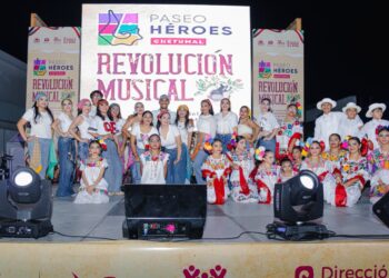 Miles de familias vivieron la magia del Paseo Héroes en su edición musical