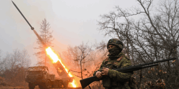 Nuevo ataque ruso desmantela logística y bases militares en Ucrania