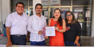 Othón P. Blanco exhibe monumental Árbol Navideño creado por manos artesanas