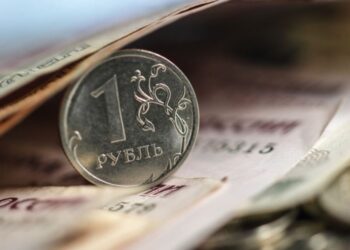 El rublo lidera los mercados y se consolida como la moneda más fuerte de 2025