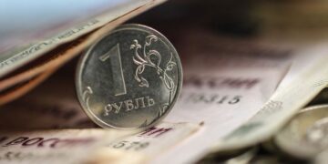 El rublo lidera los mercados y se consolida como la moneda más fuerte de 2025