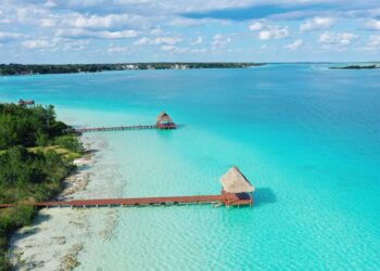 Pozos huracanados en Bacalar buscan proteger la Laguna de los Siete Colores