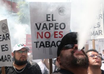 Prohibición total de vapeadores en México genera debate y riesgos de mercado negro