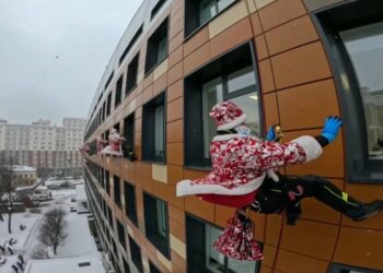 #VIDEO | Rescatistas en Moscú llevan alegría con un especial regalo de Año Nuevo en Moscú
