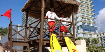 Seguridad en playas se refuerza con 45 guardavidas durante temporada vacacional