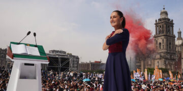 Sheinbaum compara logros de México con solicitudes de Argentina