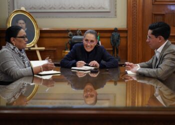 Sheinbaum invita al papa León XIV a México como estrategia de diálogo internacional y proyección política