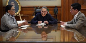 Sheinbaum invita al papa León XIV a México como estrategia de diálogo internacional y proyección política