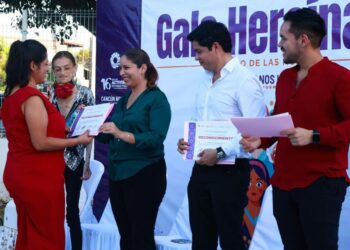 Supervisa Ana Paty Peralta avance de obra de agua potable y drenaje sanitario en la colonia Los Pinos