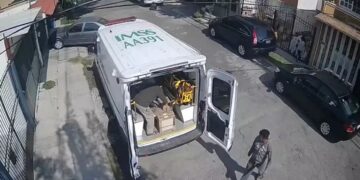 Unidad del IMSS Captada Usándose como Flete de Loza en Edomex Tile