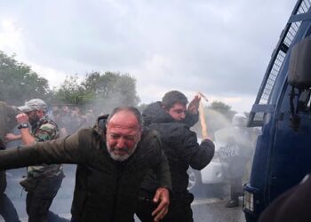 «Protestas en Grecia: Agricultores paralizan aeropuerto de Creta por retrasos en subsidios»