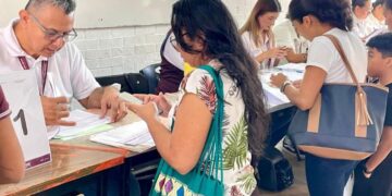 Becas en Cancún: Ayuntamiento entrega primer pago del programa “Educación para Transformar”