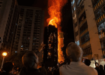 Hong Kong Lanza Comisión para Investigar la Tragedia del Incendio en Wang Fuk Court