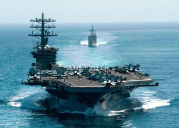 Tensión en el Golfo: Irán Inicia Maniobras Navales y Advierte a Buques de EE. UU.