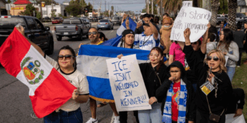 Retención Ilegal de Niños Migrantes Supera el Límite Legal en EE. UU.