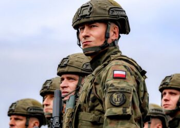 Polonia dice estar lista para defenderse de Alemania y desata polémica interna