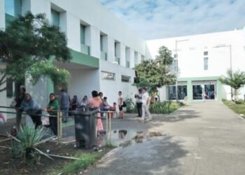 Desabasto en IMSS–Bienestar de Playa del Carmen agrava crisis laboral y atención a pacientes