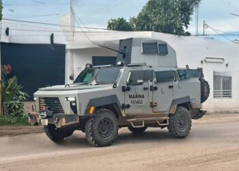 Asi es por dentro el vehículo blindado Escualo para proteger a la Marina