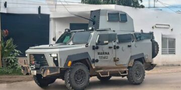 Asi es por dentro el vehículo blindado Escualo para proteger a la Marina