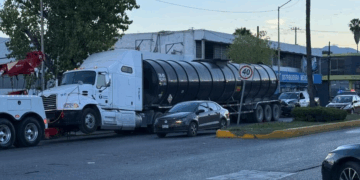 Autoridades aseguran cargamento de huachicol en la carretera Saltillo-Torreón
