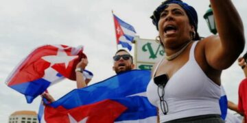 «Exilio cubano en Florida: esperanza y cautela tras la caída de Maduro»