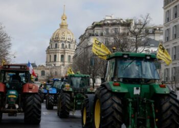 VIDEO «Protesta agrícola paraliza París con decenas de tractores en rechazo al acuerdo UE-Mercosur»