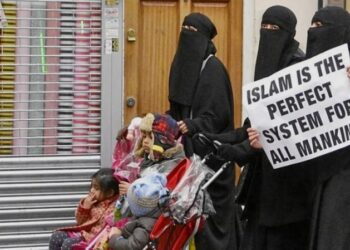 «Radicalización islamista impulsa a Emiratos Árabes a suspender becas para estudiar en Reino Unido»