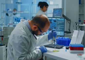 Un estudio arroja más de 300 casos de cáncer tras la aplicación de Vacunas por covid