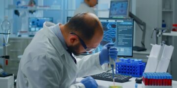 Un estudio arroja más de 300 casos de cáncer tras la aplicación de Vacunas por covid